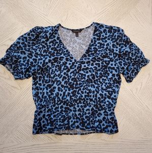 Banana Republic Blue Print Wrap Top 💙